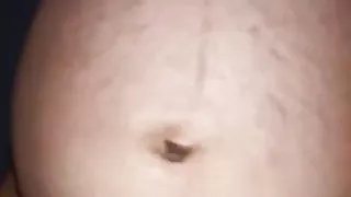 Schwangere asiatische Frau fickt, während ihre Titten Milch spritzen