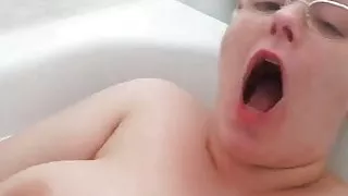 Secret masturbate in bathtube in friend's home