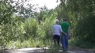 Magernutte.. draussen in den Arsch gefickt!