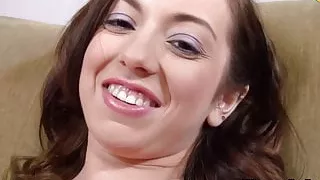 A Barely Legal Amateur Beats Guy’s Meat for a Giant Facial!