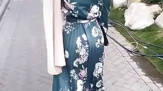 Öffentliche Hijabi Booty Tease