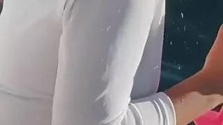 Puta de bikini no barco