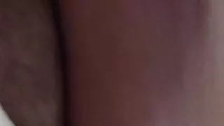 EricaLilly kommt nach dem Reiben ihrer Klitoris zum Sperma