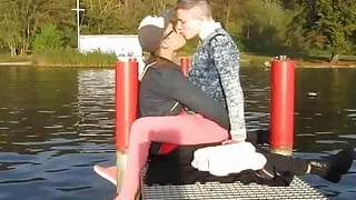 Sissy ist immer hungrig nach rohen Schwänzen