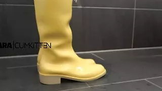 Lara CumKitten - Teaser Jeans Gummistiefel Piss