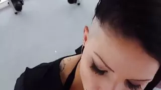 Tattoo-Schlampe.. - Dieses Mal schluckt sie die Sacksahne!