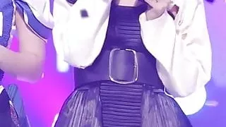 Here's Jisoo's Hot Thigh Gap