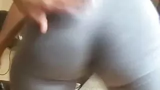 Vadia mostrando a bunda