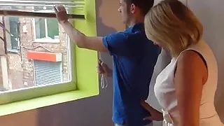 Kunde.. fickt seine blonde Maklerin