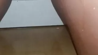 London blk super squirter floods the floor