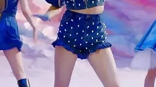Here's Jeongyeon Showing Off Her Legs Again