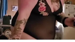 irisbbw gets her dommie girlfriend a drink