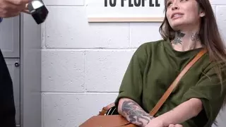 Shoplifter Vanessa Vega fucks her way out of trouble