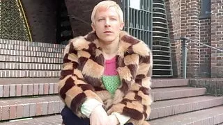 Sissy ist immer hungrig nach rohen Schwänzen