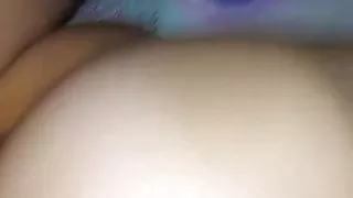 Karisini Sikip Ustune Bosaliyor