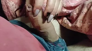 Handjob von Prinzessin Viki mit heißen Nägeln