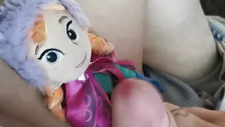 Sperma auf einer Puppe, die ich gefunden habe