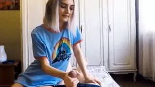 Blond Svensk Slampa Leker Med Stor Kuk