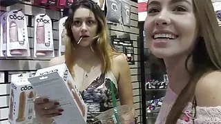 Sweet Things Naomi & Bonnie Suck And Fuck Like 2 Caged Kittens