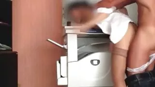 La secretaire du bureau d'etude se fait baiser sur le bureau