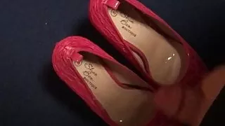 Cumming over my pink heels