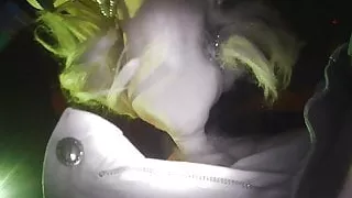 SilkeTV lutscht Schwänze im Erwachsenentheater