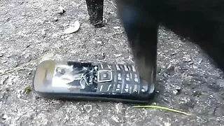 Lady L crush cell phone.(video short version)