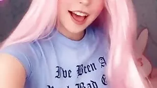 Belle Mostrando os peitos