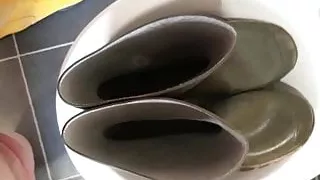 Pissing into my well used dunlop dee short green wellies