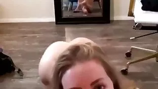 Sexy white slut slobs on the knob