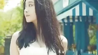 Yura's Back With Another Peek At Her Tummy