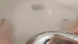 masturbation sous la douche