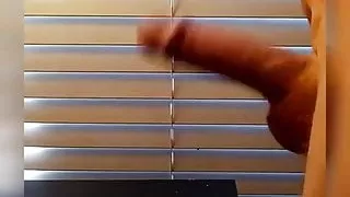 Mit dem Vibrator eine Nuss knacken