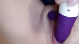 Mature slut sub fucks herself for me