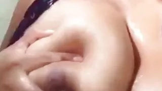 Mi tia y sus tetas de leche