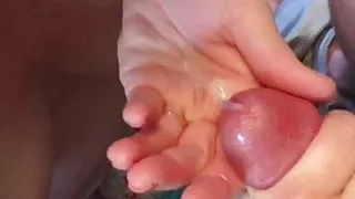Schneller Blowjob mit einem Handjob Cumshot