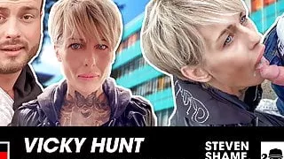 Skinny MILF Vicky Hundt gets a good pussy pounding