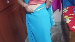 Mother in a blue sexy saree, video