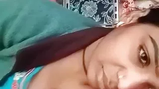 Desi Girl Gives Blowjob On Truck