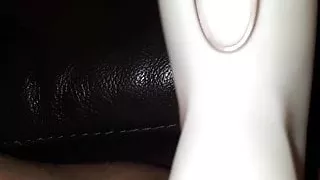 Vibrator in der nassen Fotze