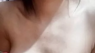 Desi girl shaking boobs