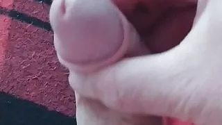 Meinen kleinen ungeschnittenen Schwanz masturbieren