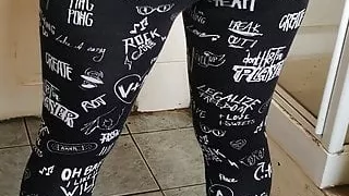 Lebanese step mom doesn't wear panties under leggings and has sex