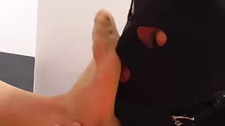 stinky nylon feet smelling from sneakers
