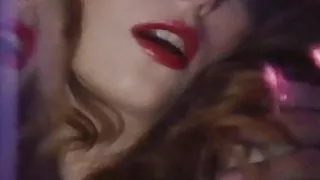 Is Your Love Strong Enough - rothaarige Schönheit in Glamour-Dessous