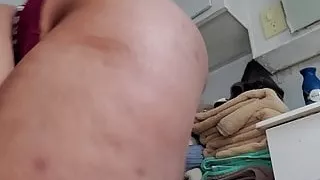 Ebony Shakes her fat ass