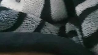 Vollbusige rumänische Frau hat Sex und ihr Mann sperma auf ihren Titten