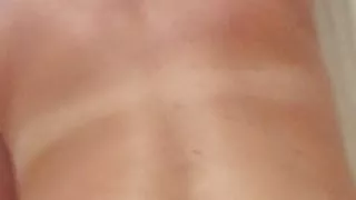 Kreunend op zwarte paal het milfje