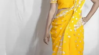 desi bhabhi saree wear