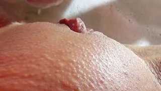Close up Cunnilingus and Piss into mouth in Bathtub